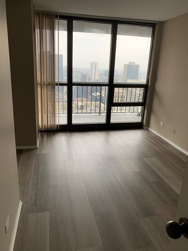 Building Photo - 10 E Ontario St