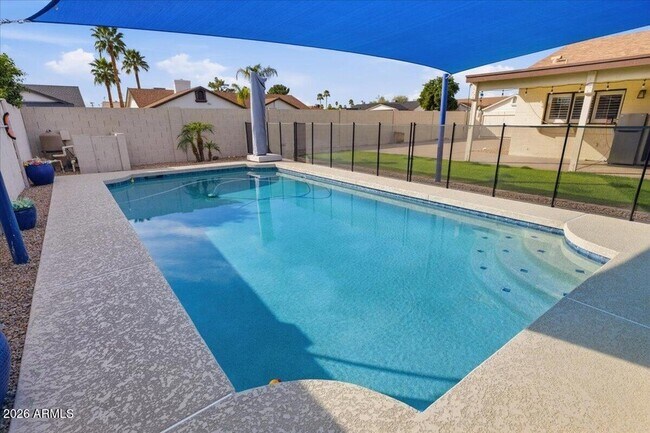 Building Photo - 6101 E Greenway Ln