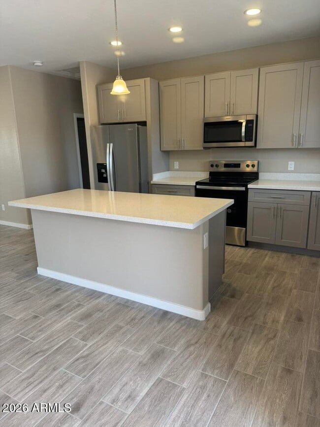 Building Photo - 15235 S Country Club Dr