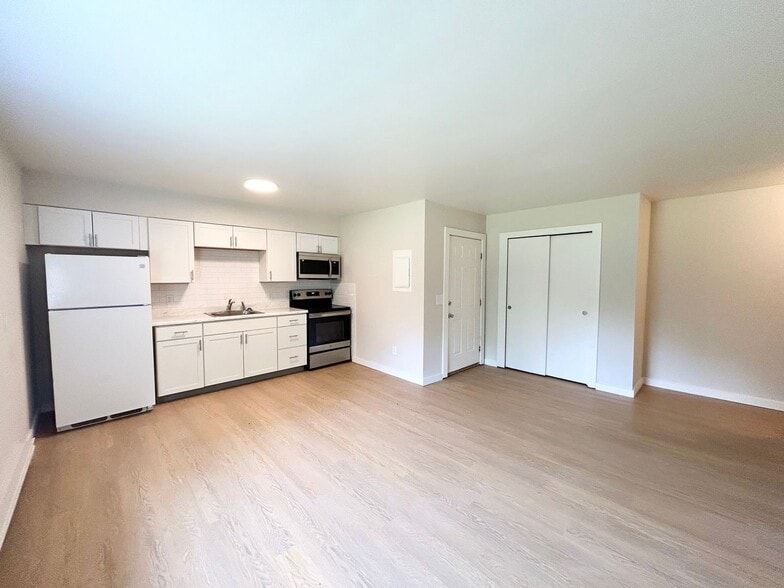 Building Photo - 30 Black Creek