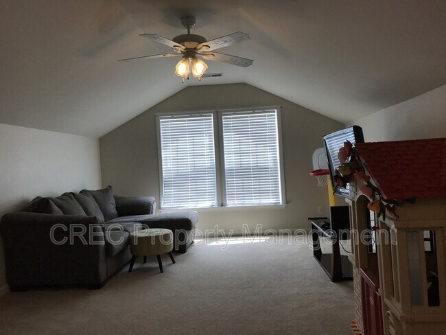 Building Photo - 272 Mayfield Dr