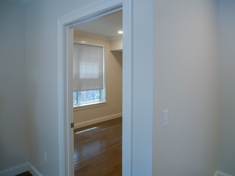 Building Photo - 39 Herrick Rd