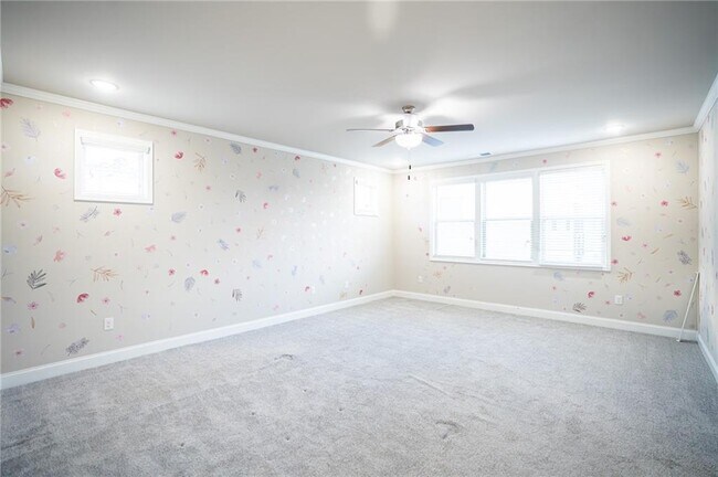 Building Photo - 2215 Manor Pointe Dr