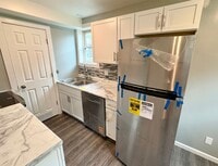 Building Photo - Newly Renovated 1 Bed / 1 Bath in Central ...