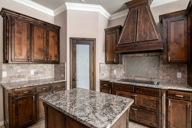 Building Photo - 136 Flying Diamond Dr