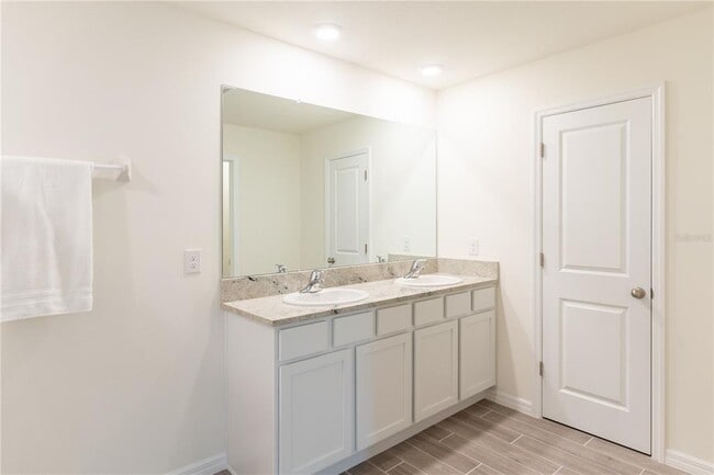 Building Photo - 4807 SW 51st Dr