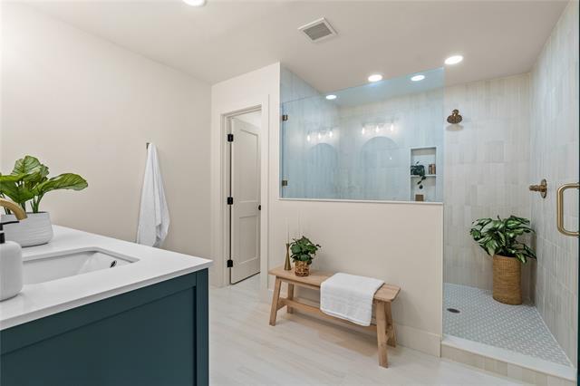 Building Photo - 7741 La Avenida Dr