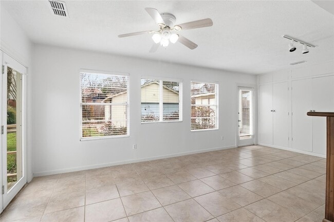 Building Photo - 2007 Montclaire St