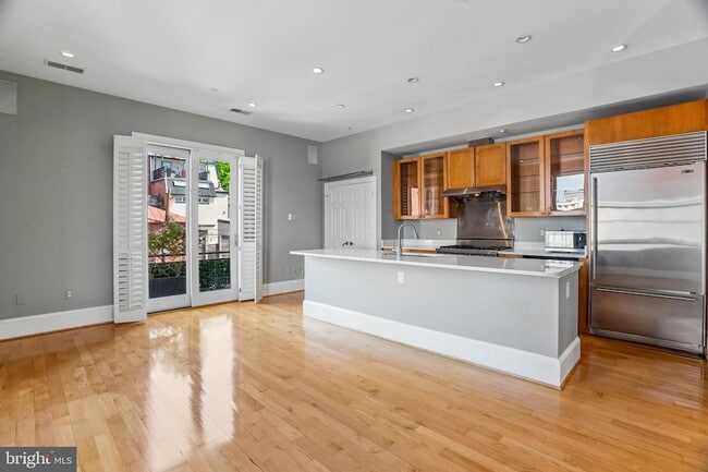 Building Photo - 1343 Q St NW