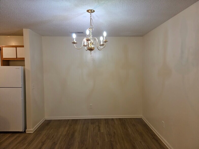 Building Photo - 101 Charles Ave