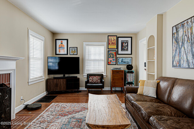 Building Photo - 2418 Brighton Dr