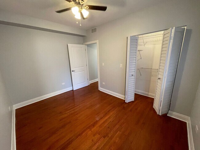 Building Photo - 1448 W Thorndale Ave