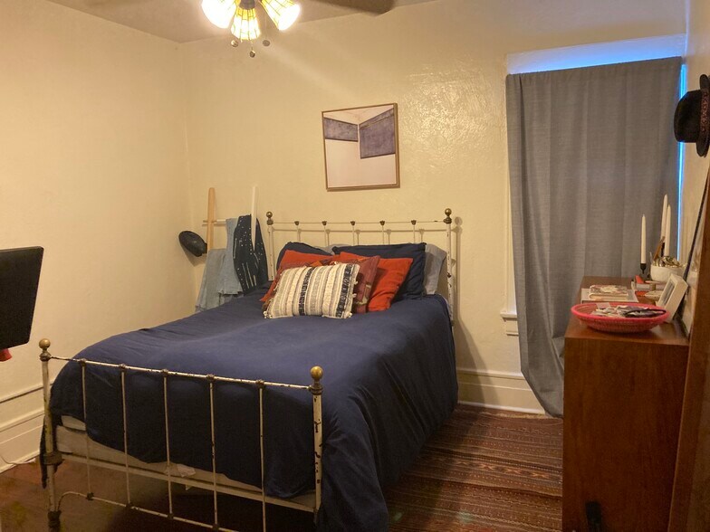 Bedroom - 915 25th St