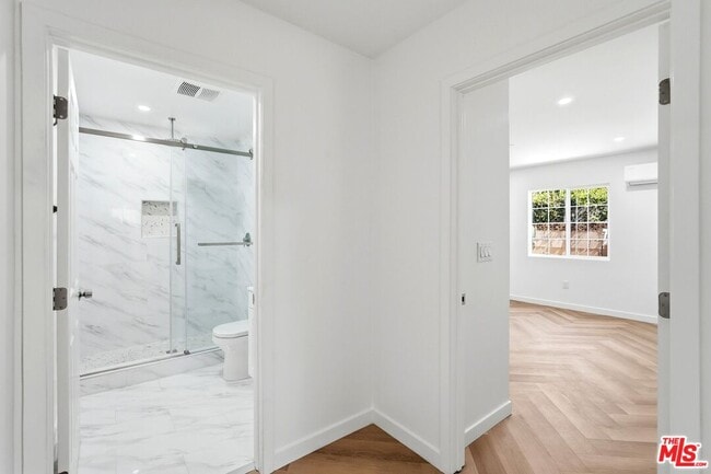 Building Photo - 11445 Delano St