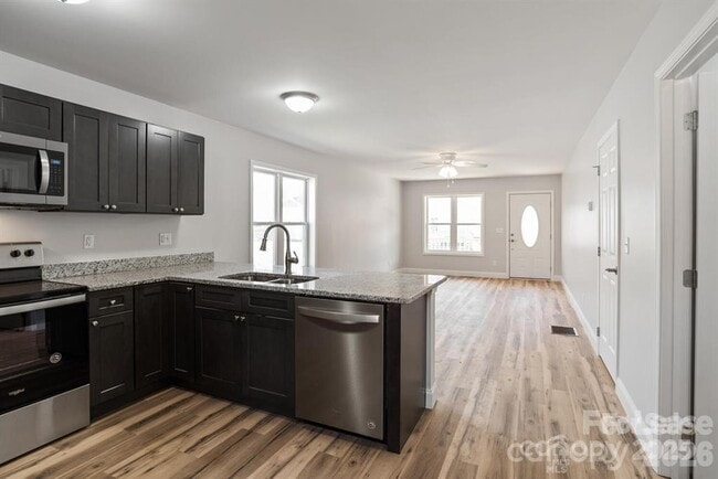 Building Photo - 135 Quinn Hill Ln