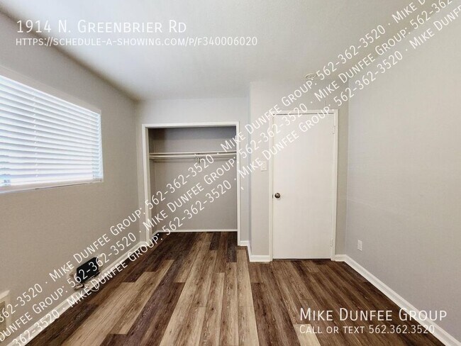 Building Photo - 1914 N Greenbrier Rd