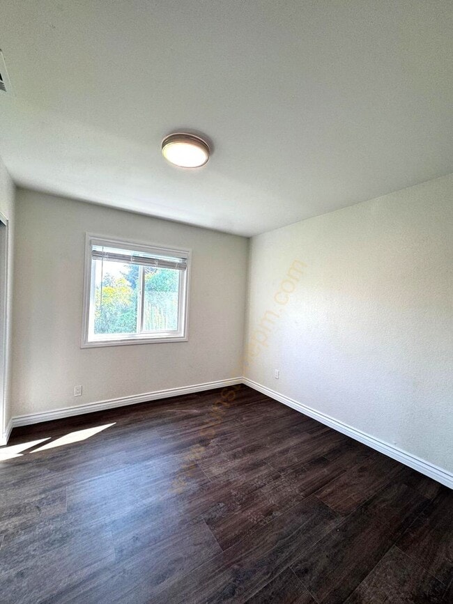 Building Photo - 728 E Grand Ave