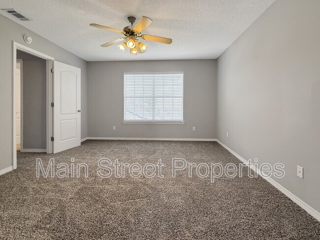 Building Photo - 2121 Pin High Dr
