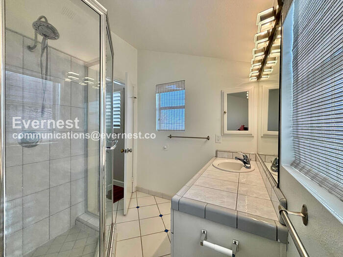 Building Photo - 4455 Rockland Pl