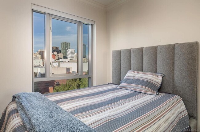 Building Photo - 445 Island Ave