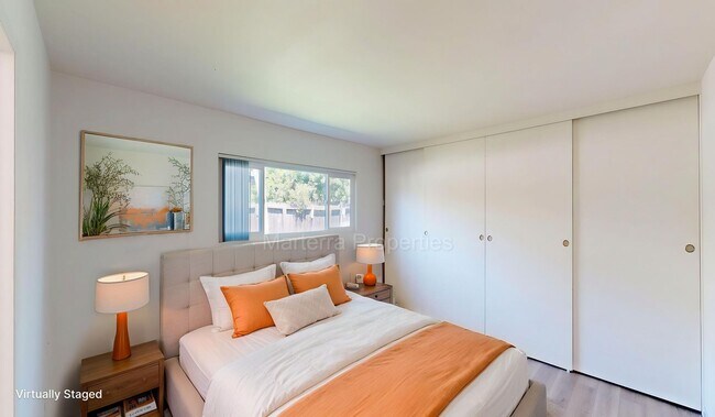 Building Photo - Ren Cir