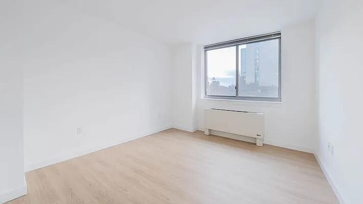 Building Photo - 400 W 37th St