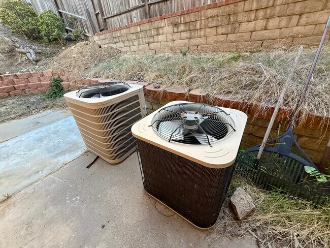 Building Photo - 12665 Sundance Ave