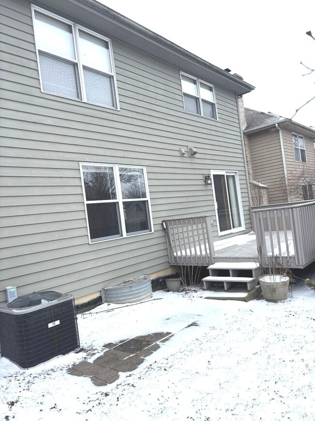 Building Photo - 934 Winnetka Terrace