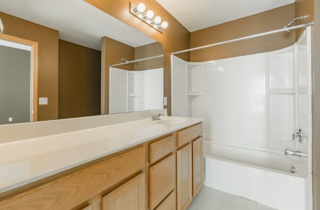 Building Photo - 1244 Chateau Ave