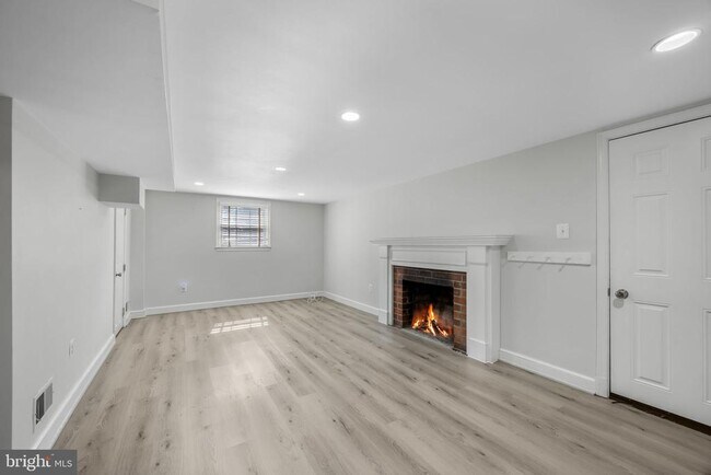 Building Photo - 2355 N Quincy St