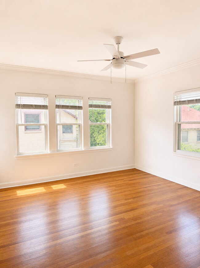 Building Photo - 3252 S University Dr