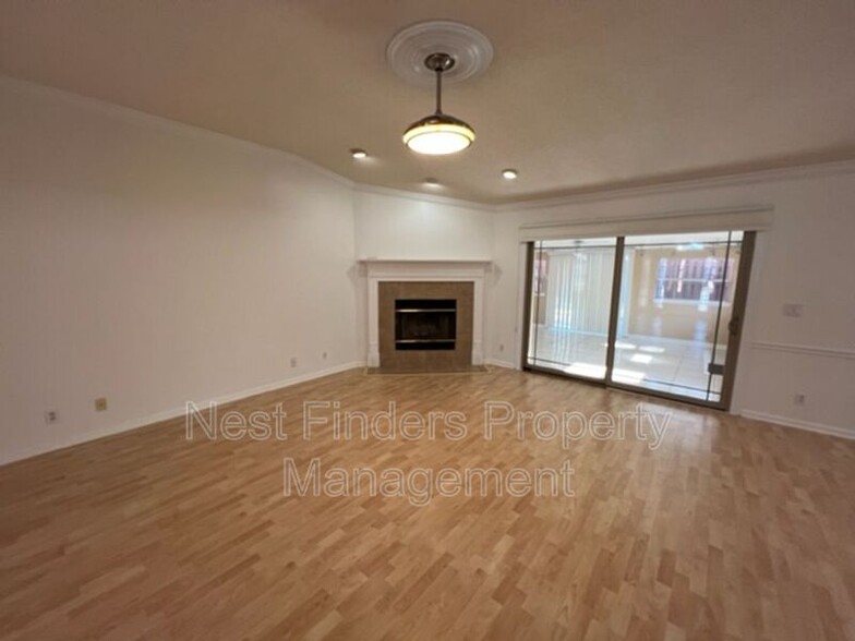 Building Photo - 2127 Forest Gate Dr W