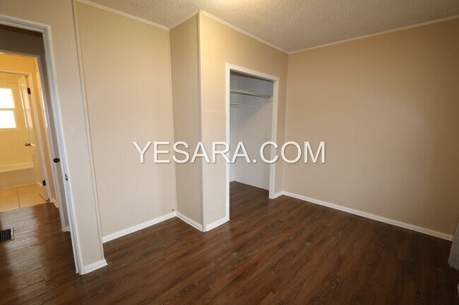 Building Photo - 112-112 Melrose Ct