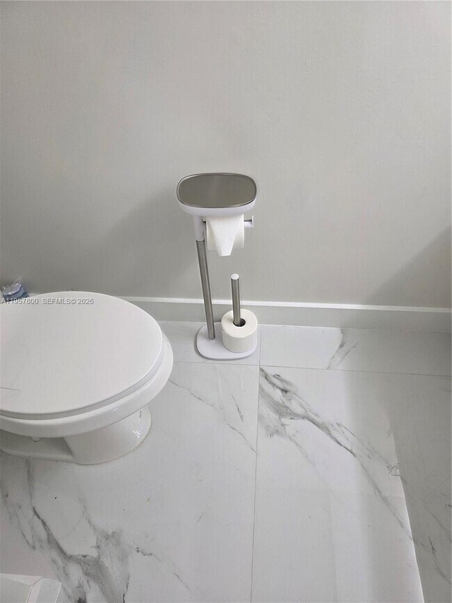 Building Photo - 6904 SW 114th Pl