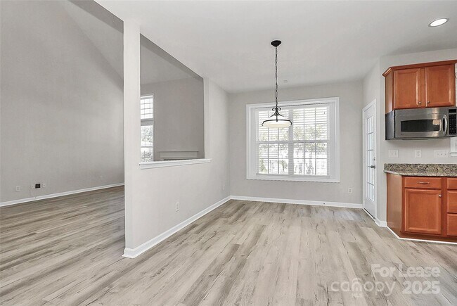 Building Photo - 2108 Oakcliffe Ct