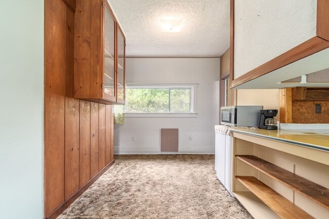 Building Photo - Home for Rent in Roseburg
