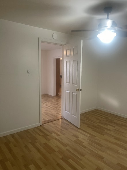 Building Photo - 422 Circle Dr