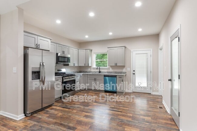 Building Photo - 218 Mike St