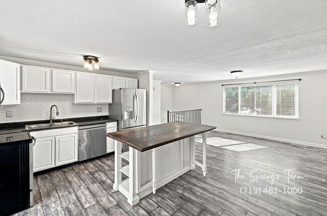 Building Photo - 1495 Prado Dr