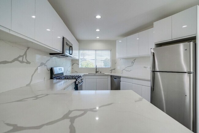 Interior Photo - 715 Marlborough Ave