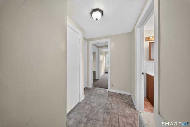 Building Photo - 53 Mohican Ave