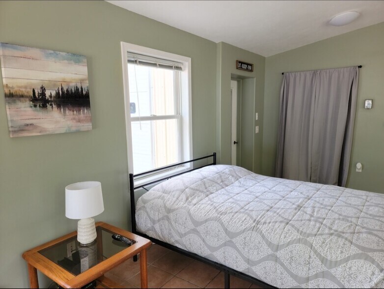 Bedroom - 2050 N Haze Rd