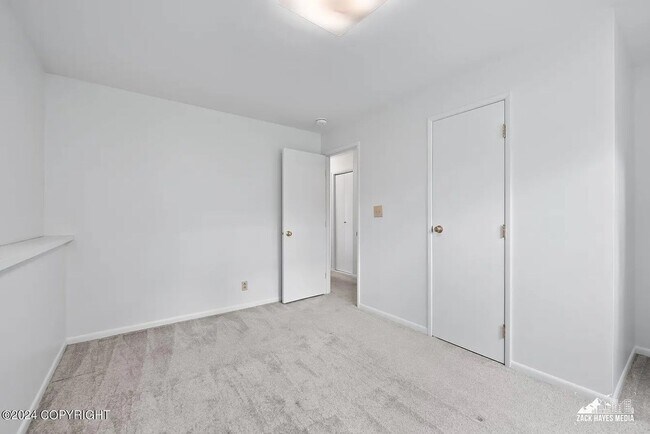 Building Photo - Newly Updated 4 Bedroom UMED Home!
