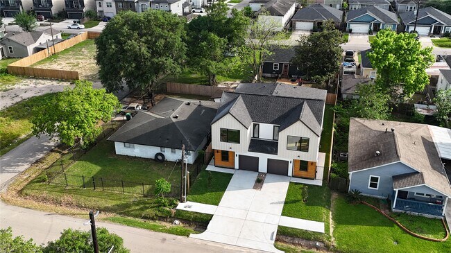 Building Photo - 4554 Newberry St