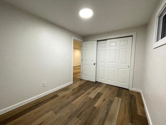 Building Photo - 7350 Beech Ave