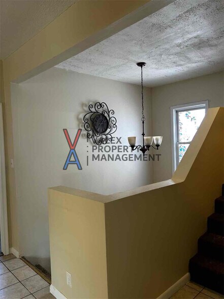 Building Photo - 156 Fallbrook St
