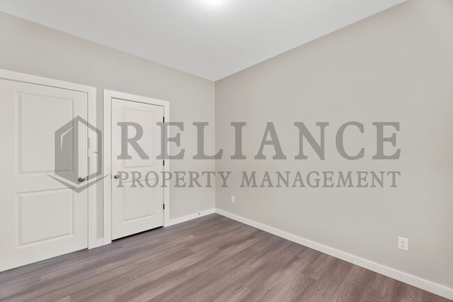 Building Photo - 5123 N Cypress St