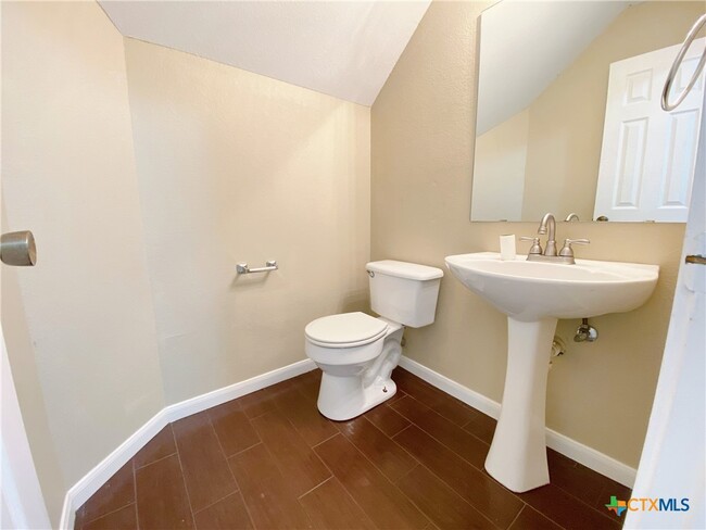 Building Photo - 833 Sagewood Trail