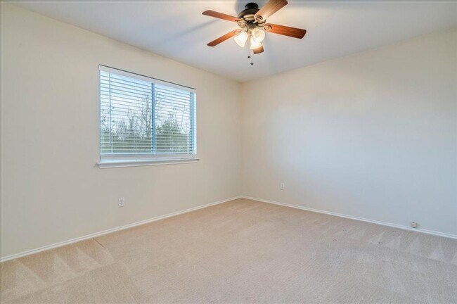 Building Photo - 267 Carolyns Way