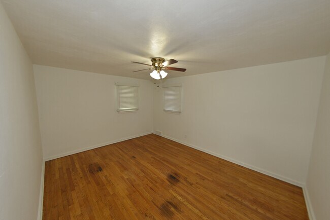 Building Photo - 1275 N Florissant Rd